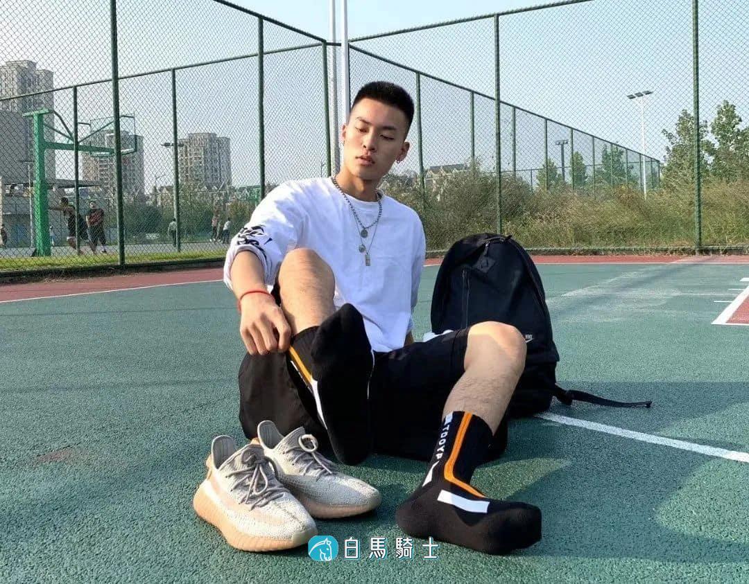 篮球场上的长腿白袜帅哥，想跪闻他的大脚  - 第 1 页-白马骑士
