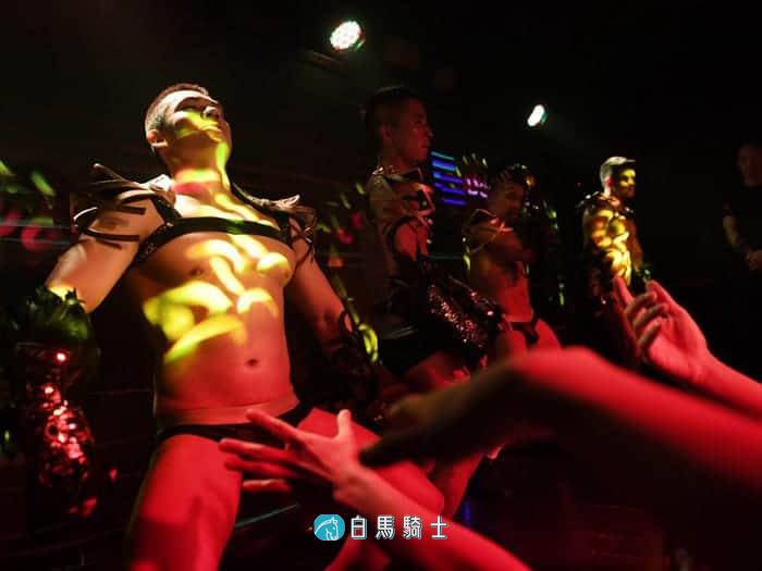 经典同志小说《Gay吧里的直男》  - 第 1 页-白马骑士