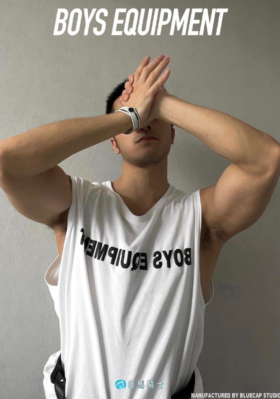 络腮胡性感帅哥露腋毛