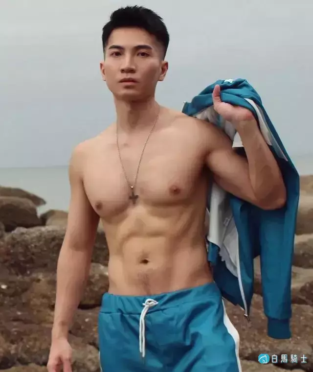 蜘蛛服紧身衣小哥拍校服大片,短发小狼狗颜帅身材好,也太可了! 蜘蛛服紧身衣小哥拍校服大片,短发小狼狗颜帅身材好,也太可了!