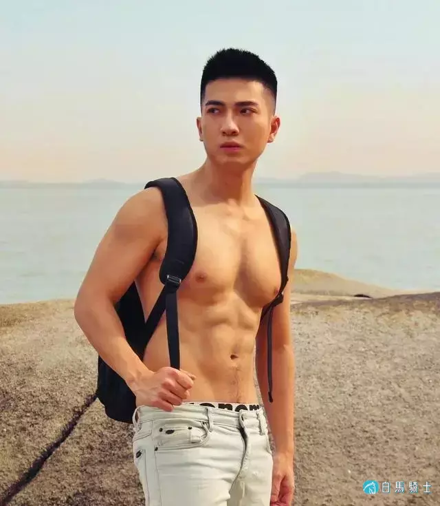 蜘蛛服紧身衣小哥拍校服大片,短发小狼狗颜帅身材好,也太可了! 蜘蛛服紧身衣小哥拍校服大片,短发小狼狗颜帅身材好,也太可了!