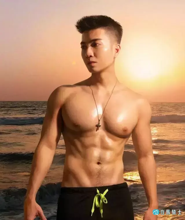 蜘蛛服紧身衣小哥拍校服大片,短发小狼狗颜帅身材好,也太可了! 蜘蛛服紧身衣小哥拍校服大片,短发小狼狗颜帅身材好,也太可了!