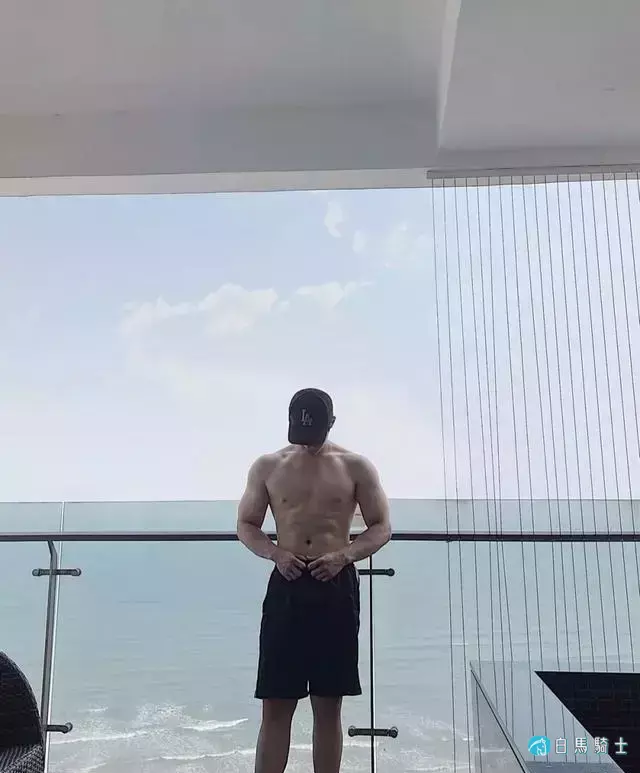 00后奶凶肌肉体育小哥,奶肌长腿小腹肌,正太脸狼狗身也太馋人了 00后奶凶肌肉体育小哥,奶肌长腿小腹肌,正太脸狼狗身也太馋人了