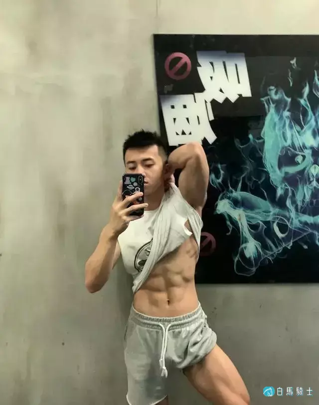 体育系童颜肌肉小奶狗被发掘,八块腹肌好身材抢镜,隔着屏幕馋了 体育系童颜肌肉小奶狗被发掘,八块腹肌好身材抢镜,隔着屏幕馋了
