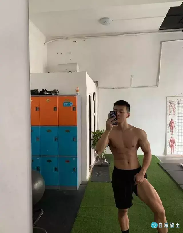 体育系童颜肌肉小奶狗被发掘,八块腹肌好身材抢镜,隔着屏幕馋了 体育系童颜肌肉小奶狗被发掘,八块腹肌好身材抢镜,隔着屏幕馋了
