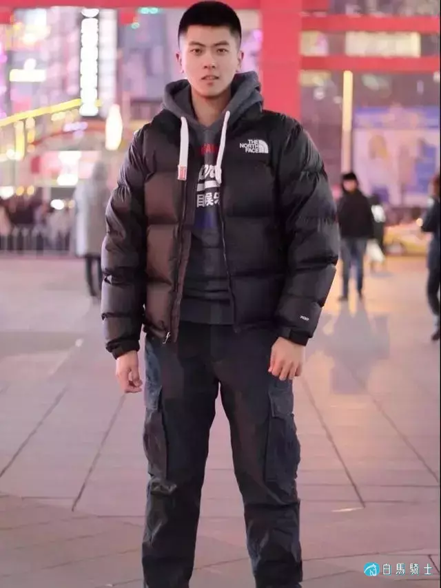 攻气十足的东北阳光爷们肌肉小哥哥,他的气质真的够酷! 攻气十足的东北阳光爷们肌肉小哥哥,他的气质真的够酷!