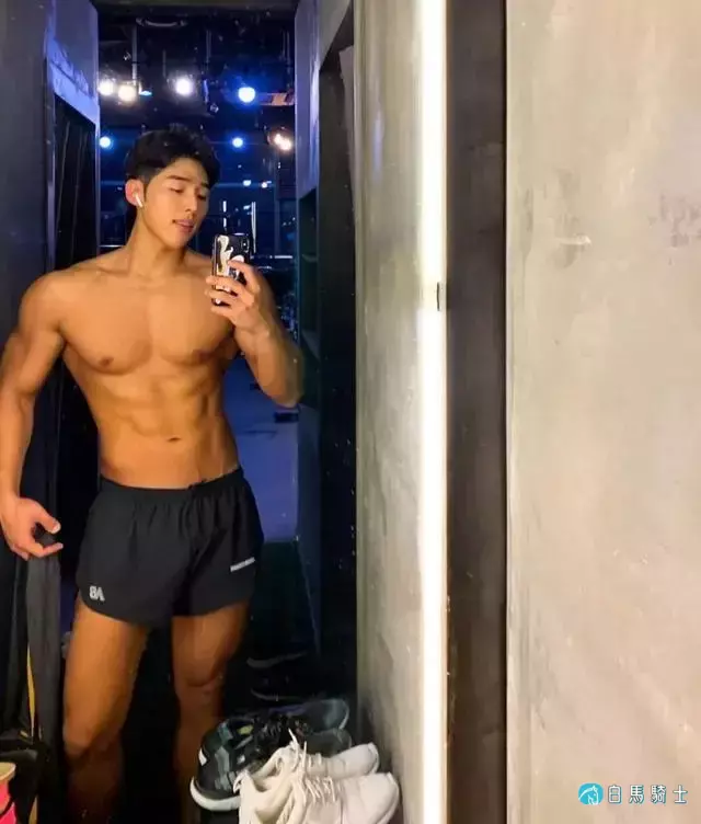 2021KR健身男模真实身材对比,是照片还是“照骗”? 2021KR健身男模真实身材对比,是照片还是“照骗”?
