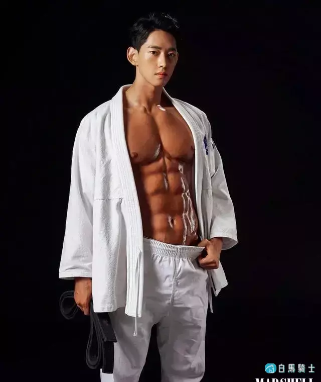 2021KR健身男模真实身材对比,是照片还是“照骗”? 2021KR健身男模真实身材对比,是照片还是“照骗”?