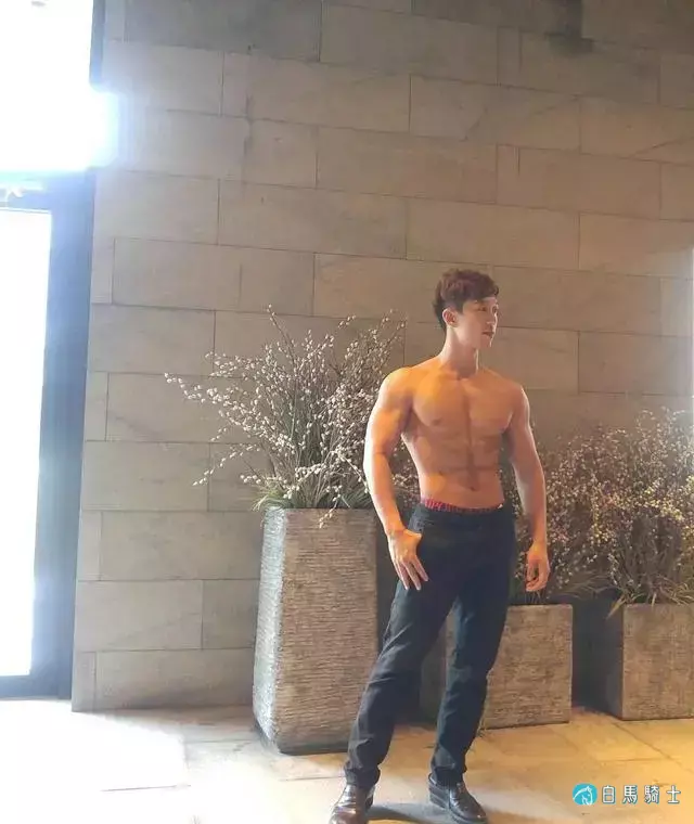 2021KR健身男模真实身材对比,是照片还是“照骗”? 2021KR健身男模真实身材对比,是照片还是“照骗”?