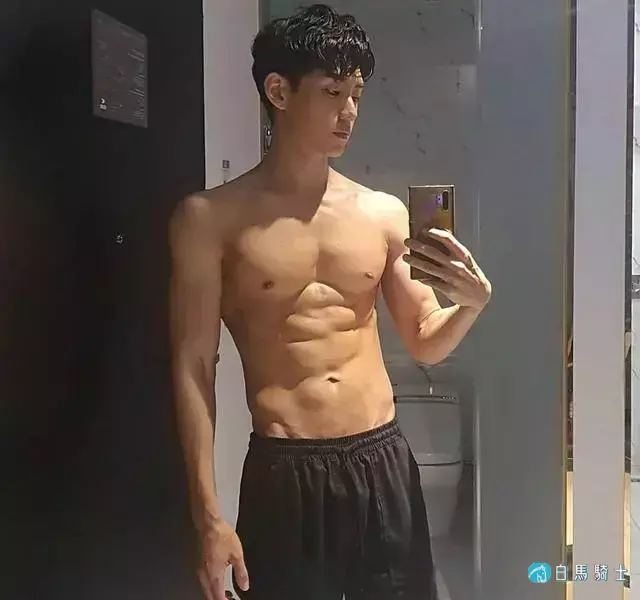 2021KR健身男模真实身材对比,是照片还是“照骗”? 2021KR健身男模真实身材对比,是照片还是“照骗”?
