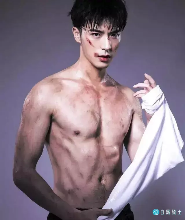 练剑要脱光?What?这骚操作让人一脸懵逼啊 练剑要脱光?What?这骚操作让人一脸懵逼啊