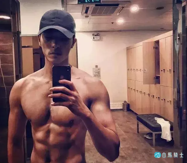 练剑要脱光?What?这骚操作让人一脸懵逼啊 练剑要脱光?What?这骚操作让人一脸懵逼啊