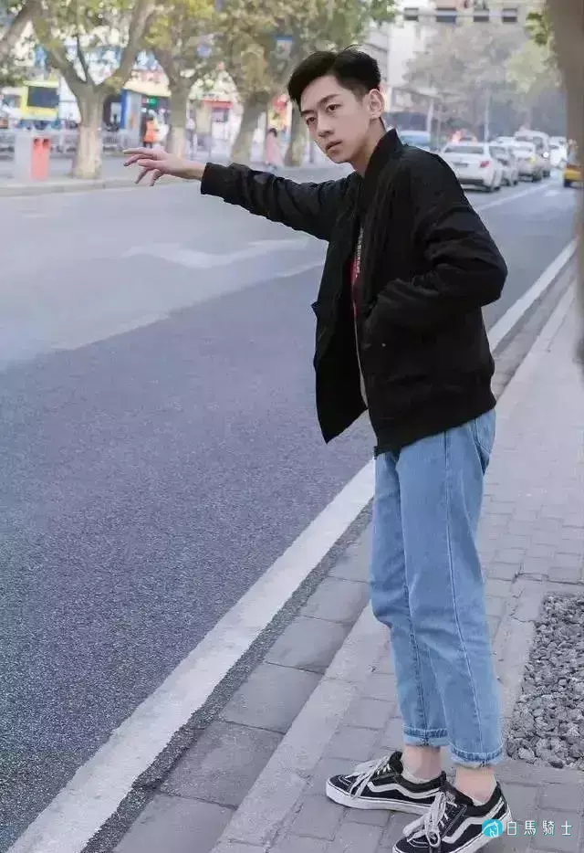 路人里总有一款惊艳到你的帅哥！-白马骑士