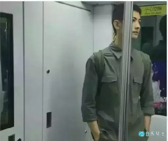 路人里总有一款惊艳到你的帅哥！-白马骑士