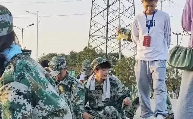 路人里总有一款惊艳到你的帅哥！-白马骑士