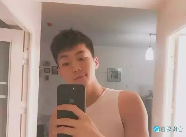 一身肌肉超健壮,爱打篮球的小哥哥,总是那么让人欲罢不能! 一身肌肉超健壮,爱打篮球的小哥哥,总是那么让人欲罢不能!