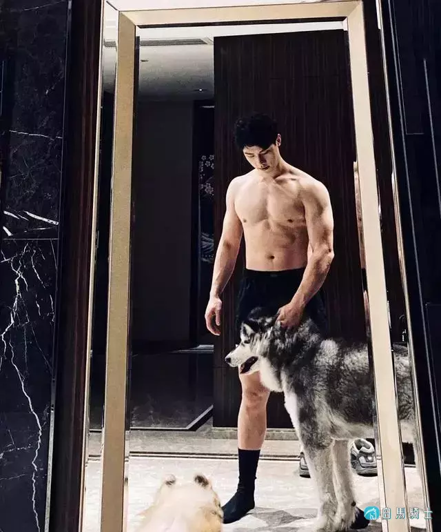 把身体划分成火锅食材的肌肉小哥,是在引诱大家思想“犯罪”嘛! 把身体划分成火锅食材的肌肉小哥,是在引诱大家思想“犯罪”嘛!