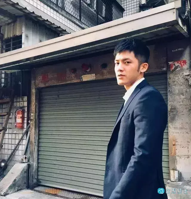 长腿大胸肌肉男模,确认过眼神,是理想男友的样子了! 长腿大胸肌肉男模,确认过眼神,是理想男友的样子了!