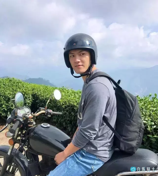 长腿大胸肌肉男模,确认过眼神,是理想男友的样子了! 长腿大胸肌肉男模,确认过眼神,是理想男友的样子了!