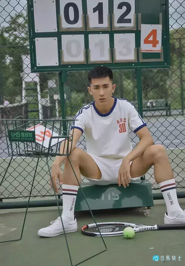 超帅网球男孩，侧颜绝了，是你的菜不？-白马骑士