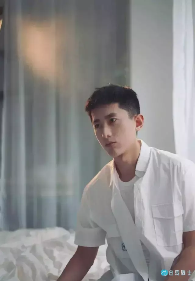 超帅网球男孩，侧颜绝了，是你的菜不？-白马骑士