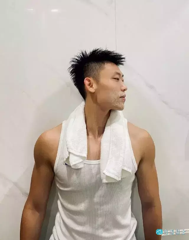 堪比体育生的寸头空少火遍网络,颜帅条顺小狼狗让网友直呼我可以 堪比体育生的寸头空少火遍网络,颜帅条顺小狼狗让网友直呼我可以